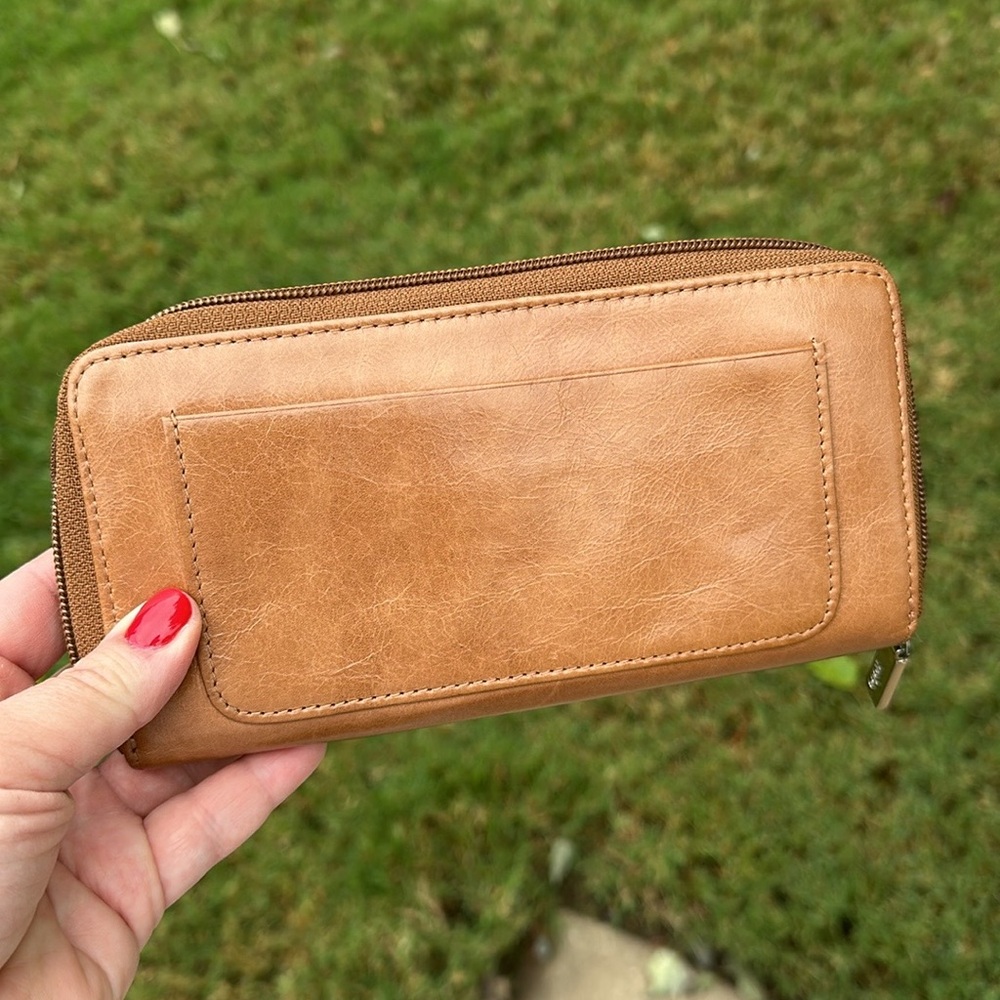 HOBO zippered wallet in brand new condition
